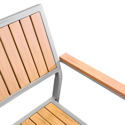 Tanya Bistro Set – Side view of the chair, highlighting the light wood and metal elements that characterize this modern garden furniture set. Perfect for outdoor dining or relaxation, the design emphasizes both style and durability